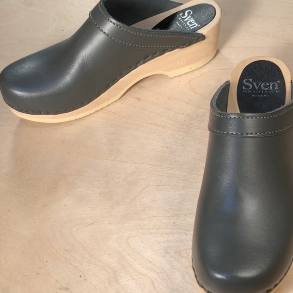 narrow clogs and mules